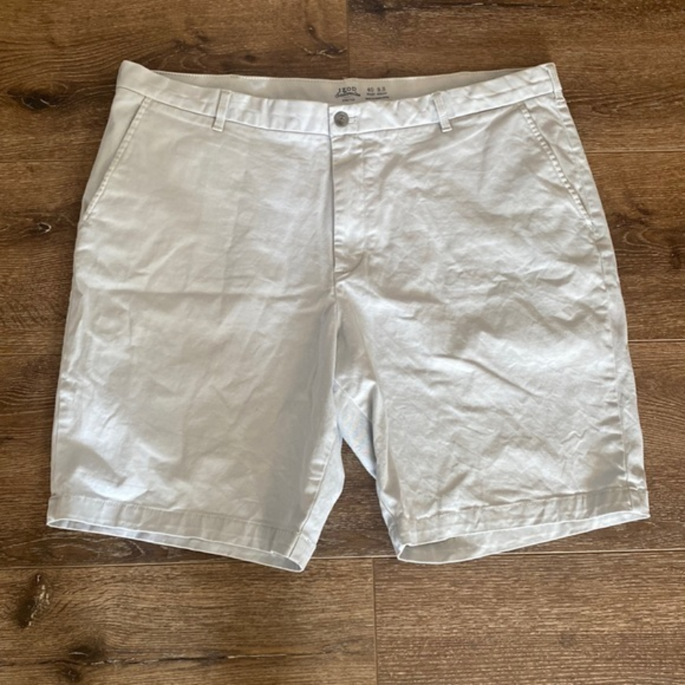 Izod gray shorts 40‎